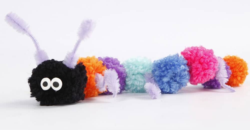 Rups gemaakt van Pompons en chenilledraad