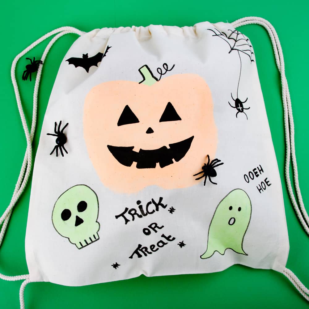 Rugzak versierd voor Halloween