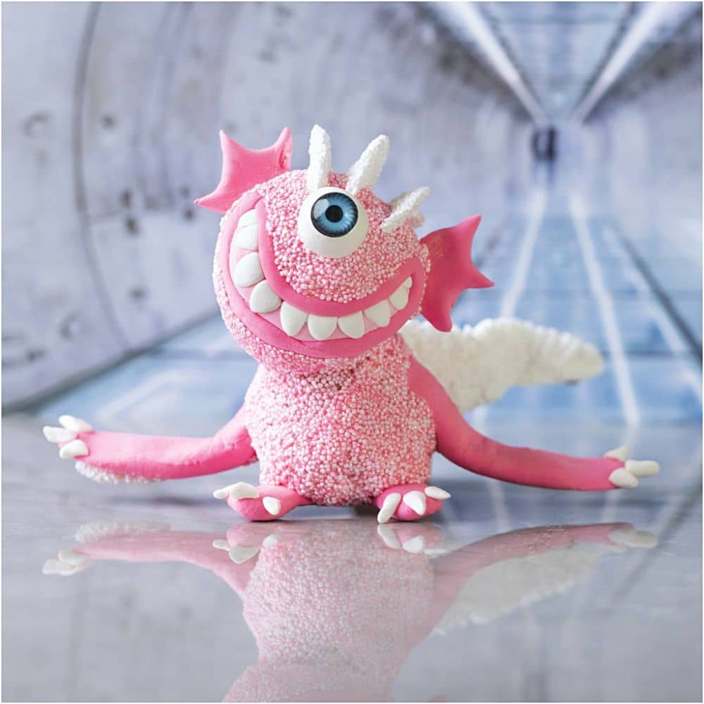 Roze monstertje geknutseld van Foam en Silk Clay