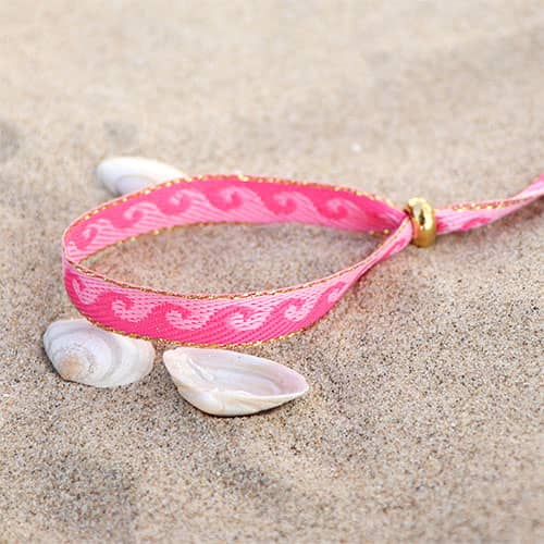 Schuifkraal aan een lint armbandje
