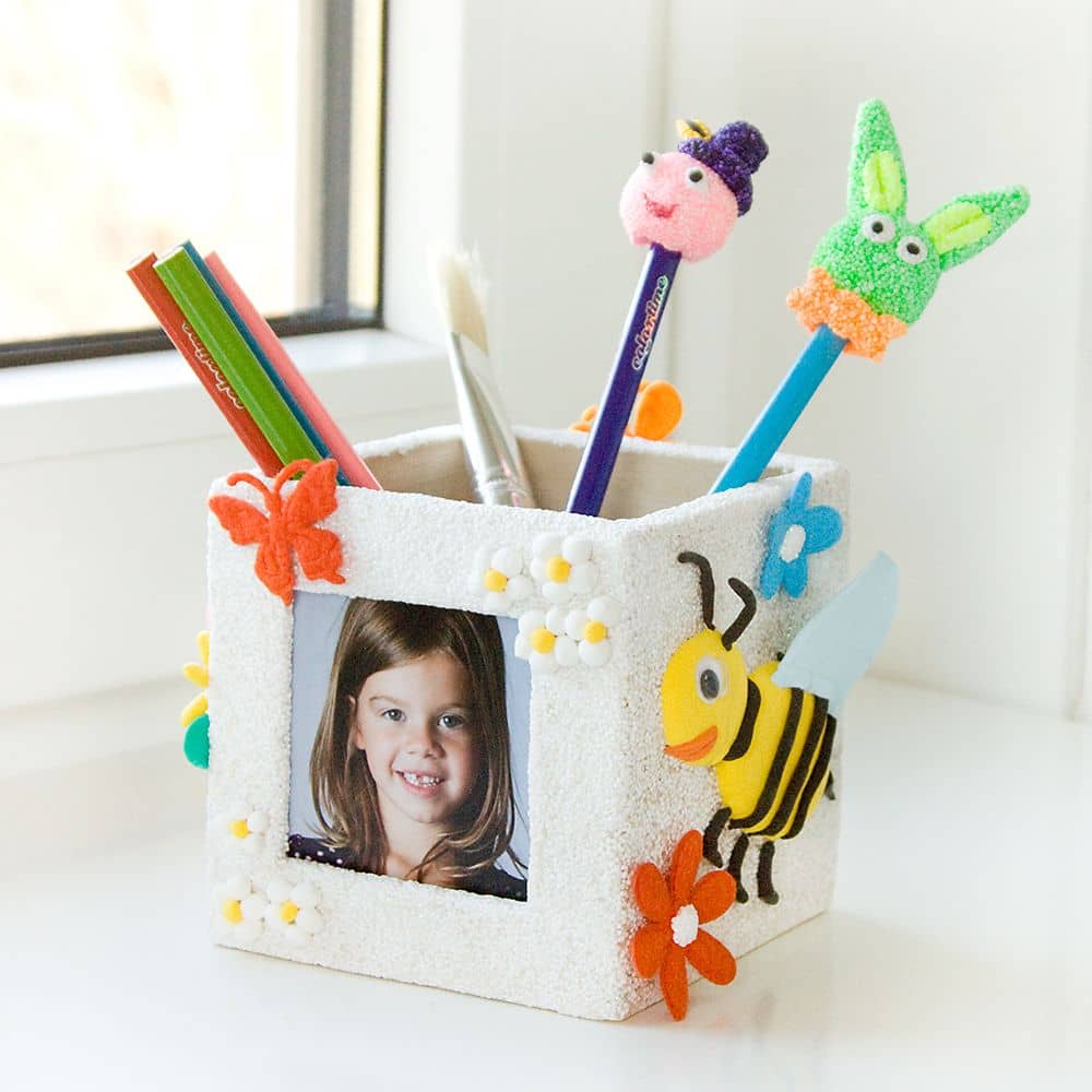 Voorbeeld Pennenbakje versierd met Foam en Silk Clay thema Lente