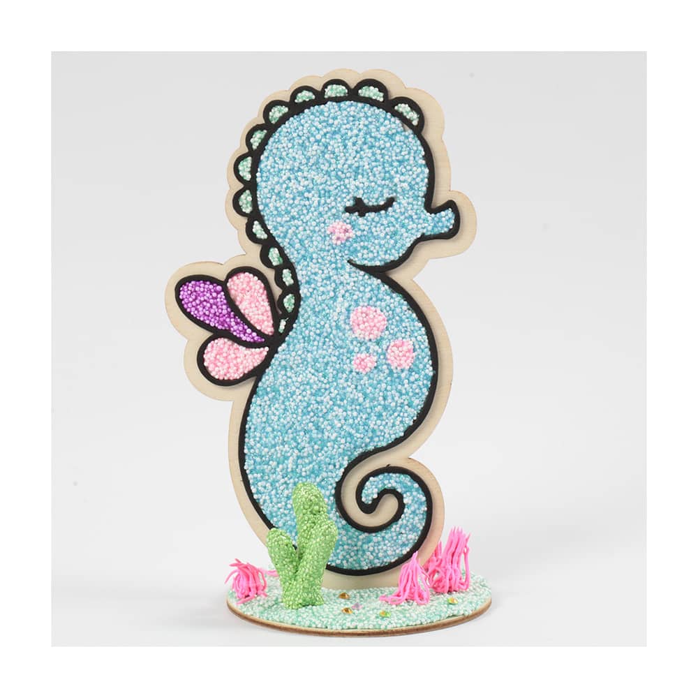 Knutselidee Houten Figuur van Zeepaardje versierd met Foam Clay