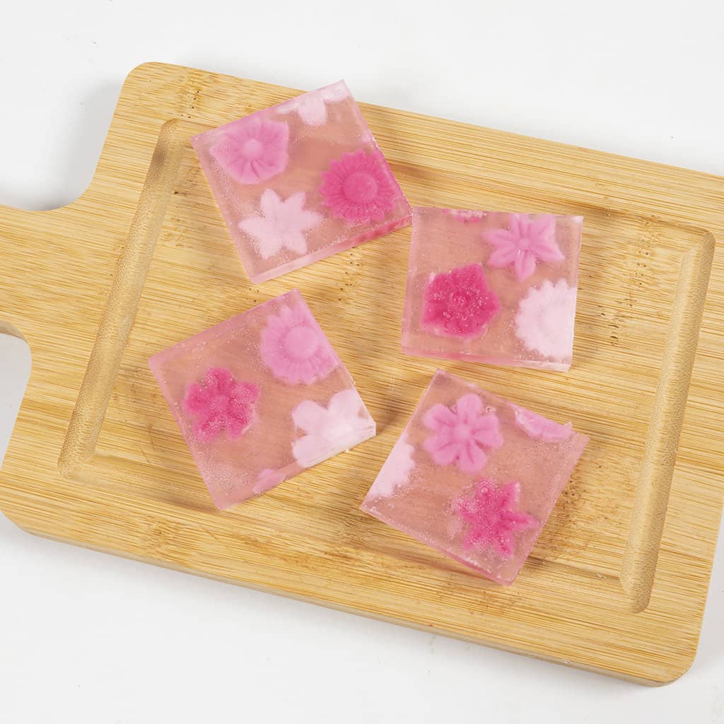 Knutselpakket Zeepjes maken met roze bloemen