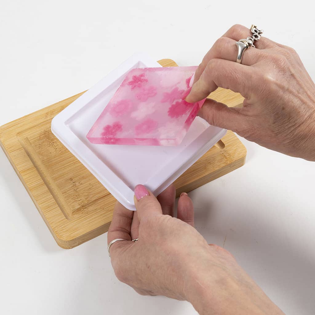 Knutselpakket Zeepjes maken met roze bloemen
